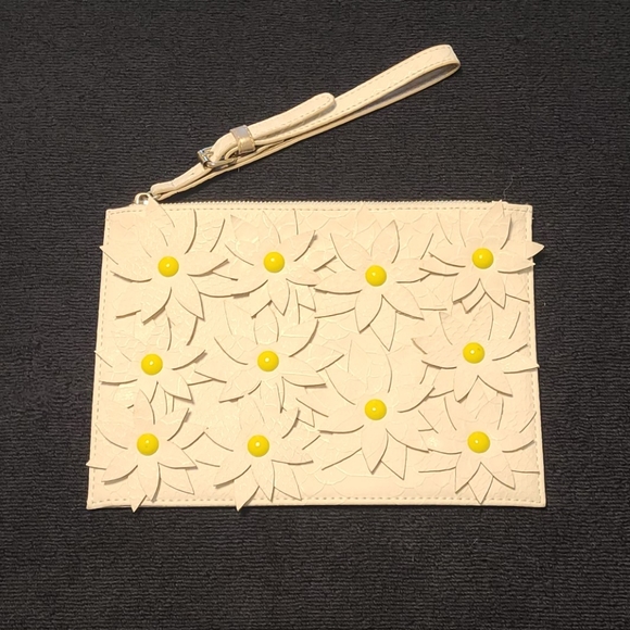 ❤SALE 2 FOR 30❤ Sondra Roberts Squared white wristlet daisies - Picture 3 of 11